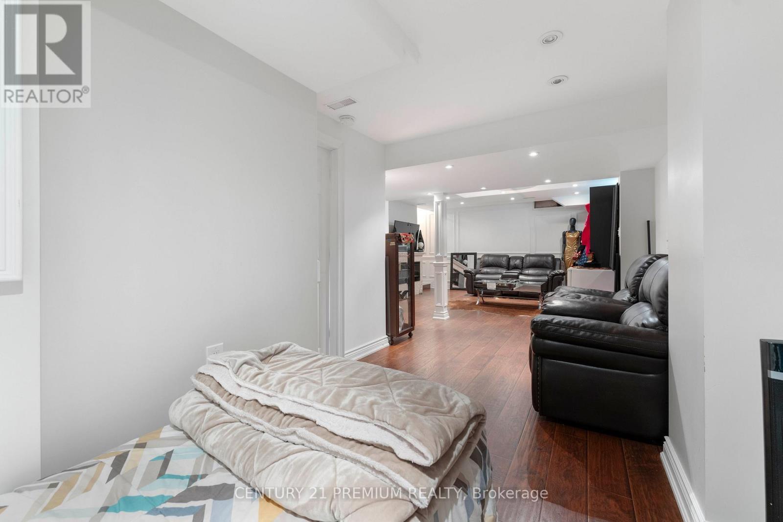 7 - 460 Woodmount Drive, Oshawa, ON - Indoor Photo Showing Bedroom