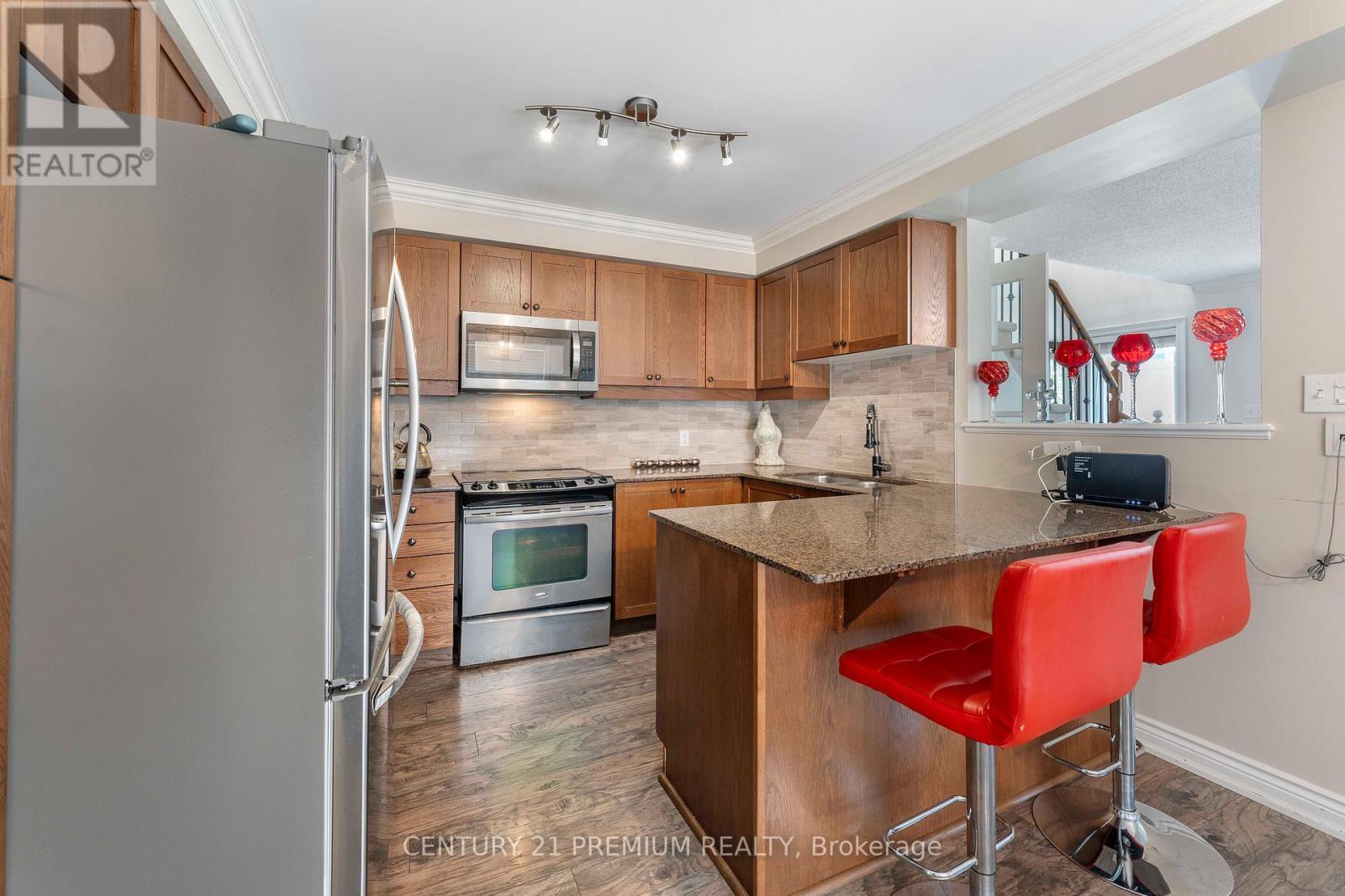 7 - 460 Woodmount Drive, Oshawa, ON - Indoor Photo Showing Kitchen With Stainless Steel Kitchen