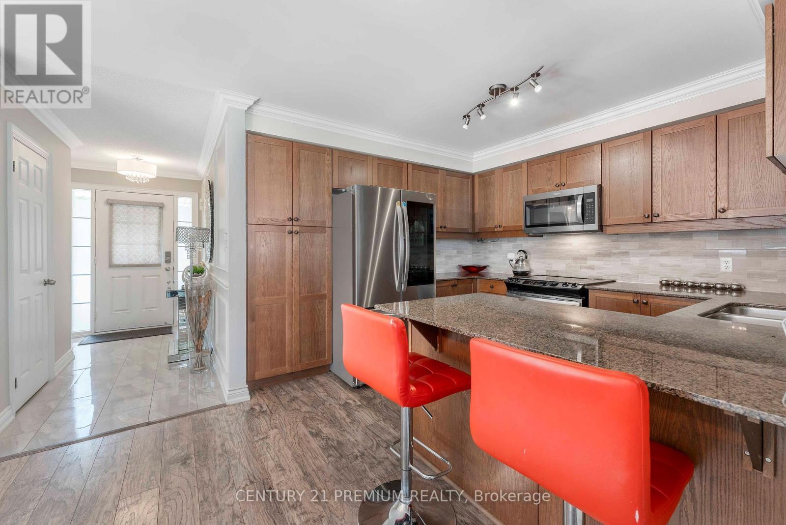 7 - 460 Woodmount Drive, Oshawa, ON - Indoor Photo Showing Kitchen With Stainless Steel Kitchen With Double Sink