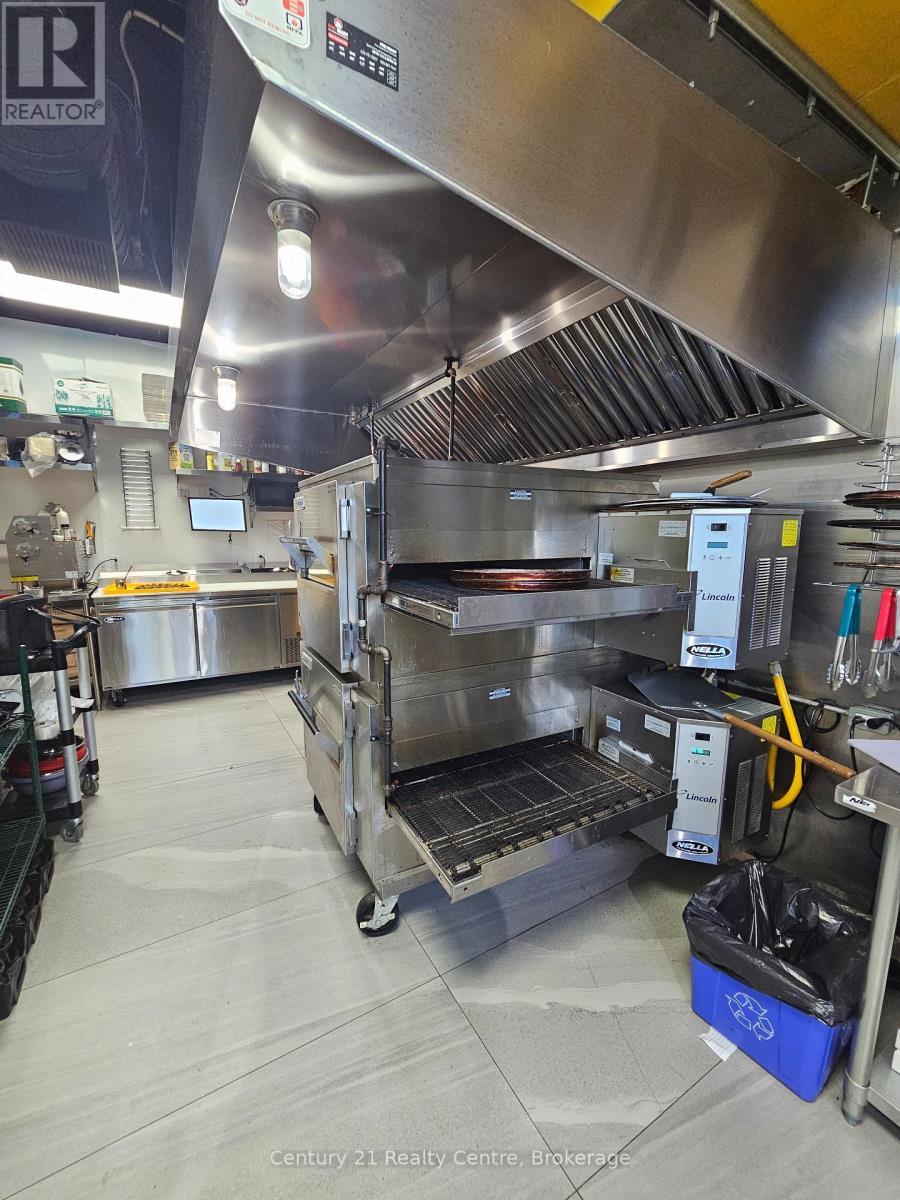 131 University Avenue W, Waterloo, ON