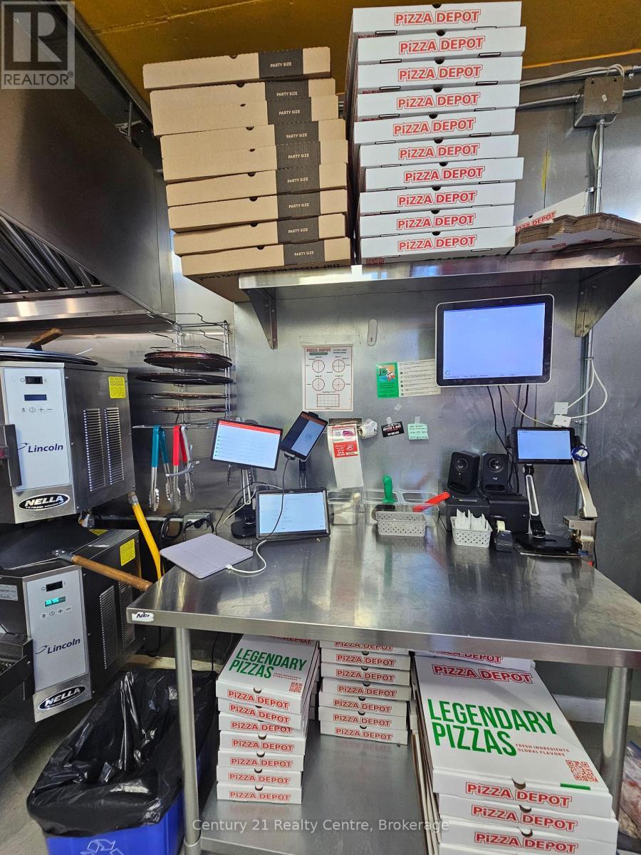 131 University Avenue W, Waterloo, ON