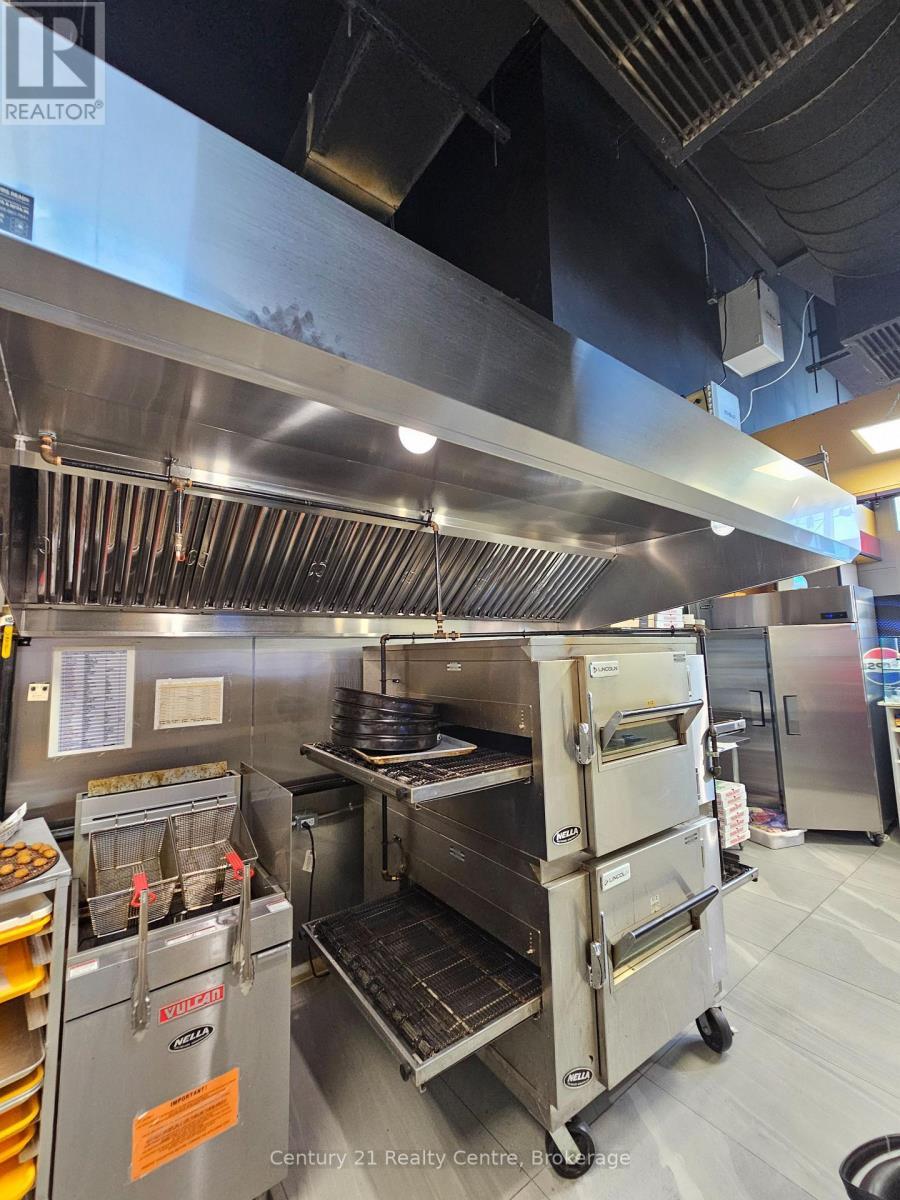 131 University Avenue W, Waterloo, ON