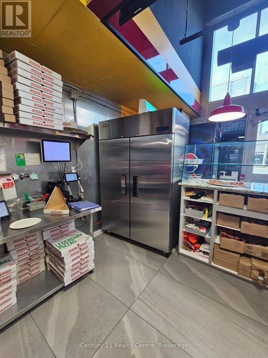 131 University Avenue W, Waterloo, ON