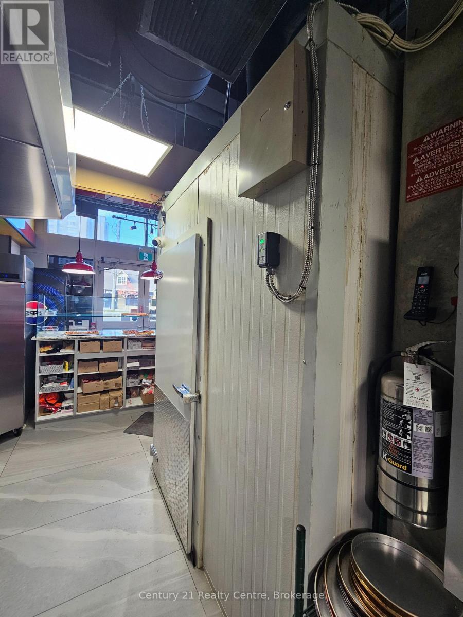 131 University Avenue W, Waterloo, ON