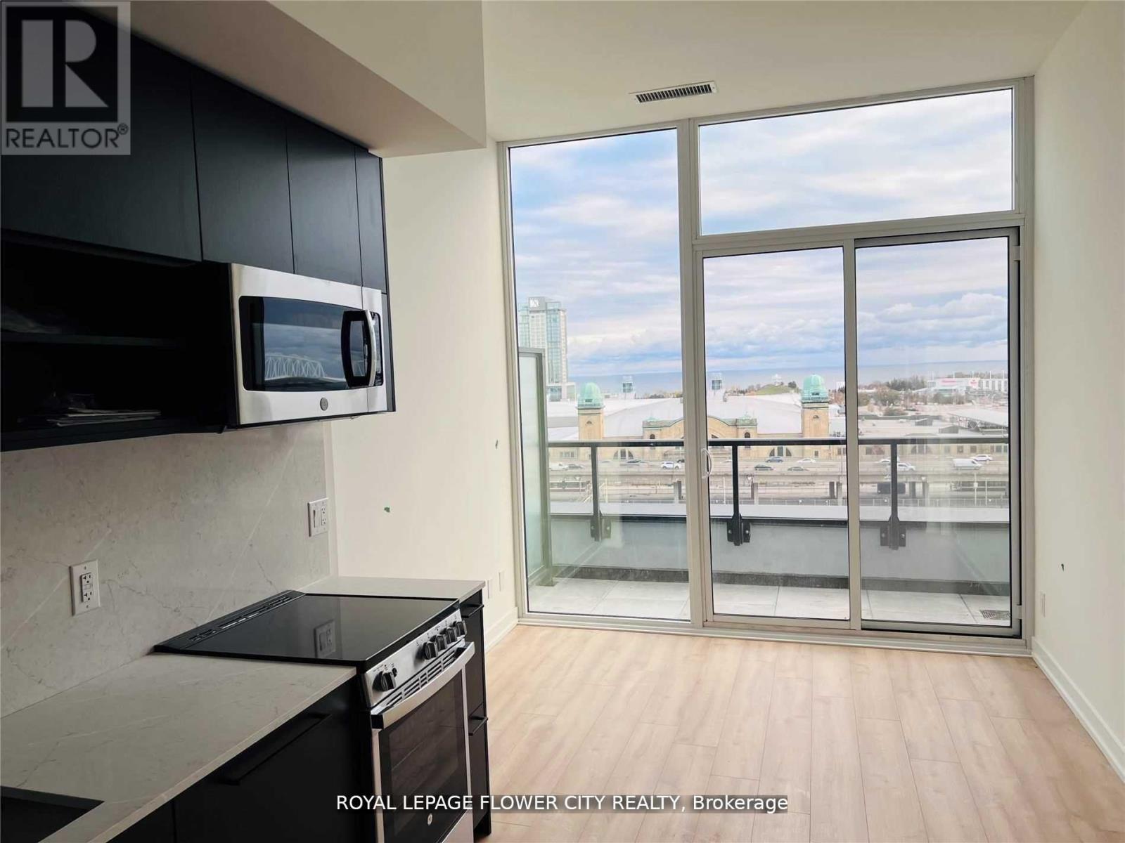 813 - 135 East Liberty Street, Toronto, ON - Indoor