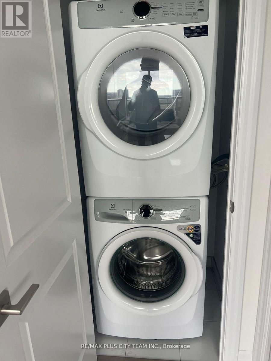 2709 - 36 Elm Drive W, Mississauga, ON - Indoor Photo Showing Laundry Room