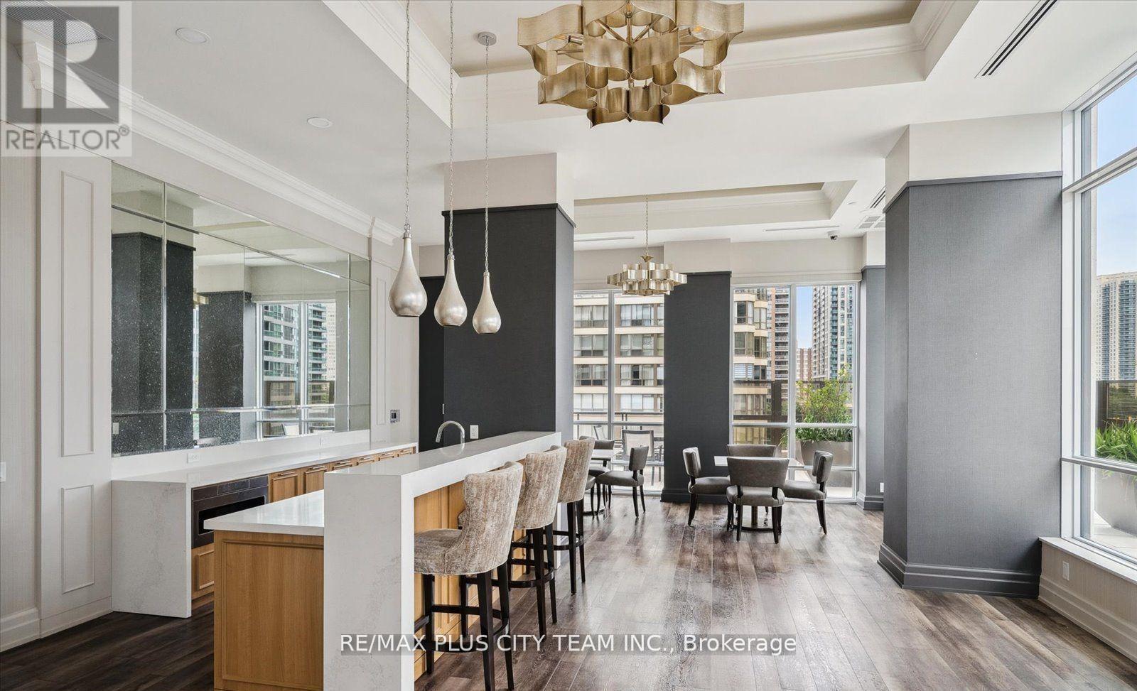 2709 - 36 Elm Drive W, Mississauga, ON - Indoor Photo Showing Dining Room