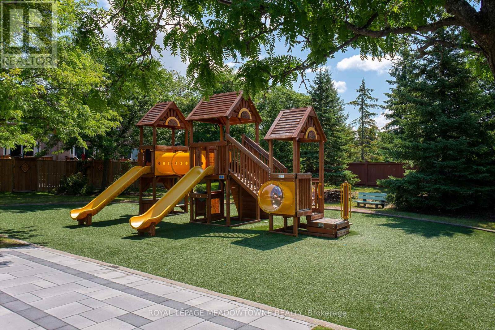 15 - 1285 Bristol Road W, Mississauga, ON - Outdoor With Backyard