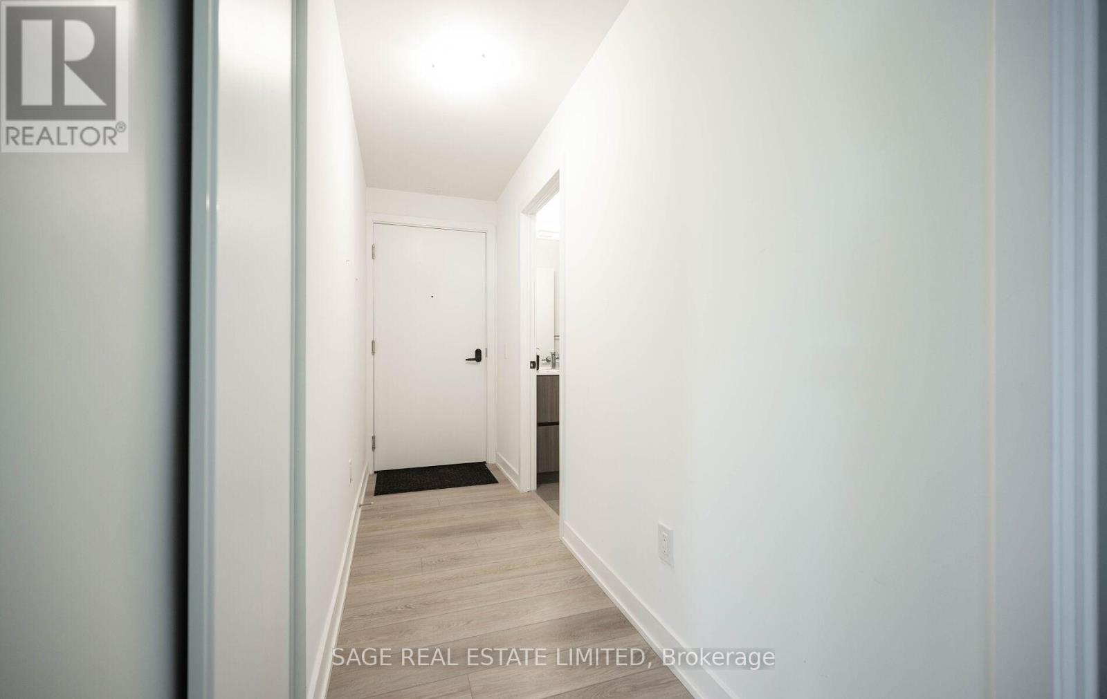 330 - 215 Lakeshore Road W, Mississauga, ON - Indoor Photo Showing Other Room