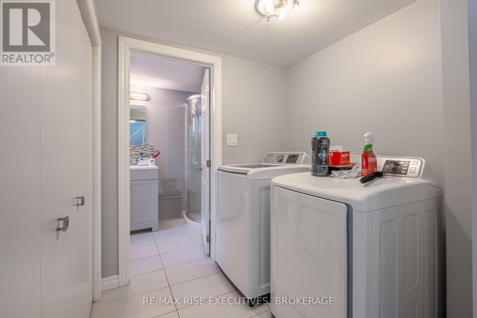 20 Elizabeth Avenue, Kingston (West Of Sir John A. Blvd), ON - Indoor Photo Showing Laundry Room