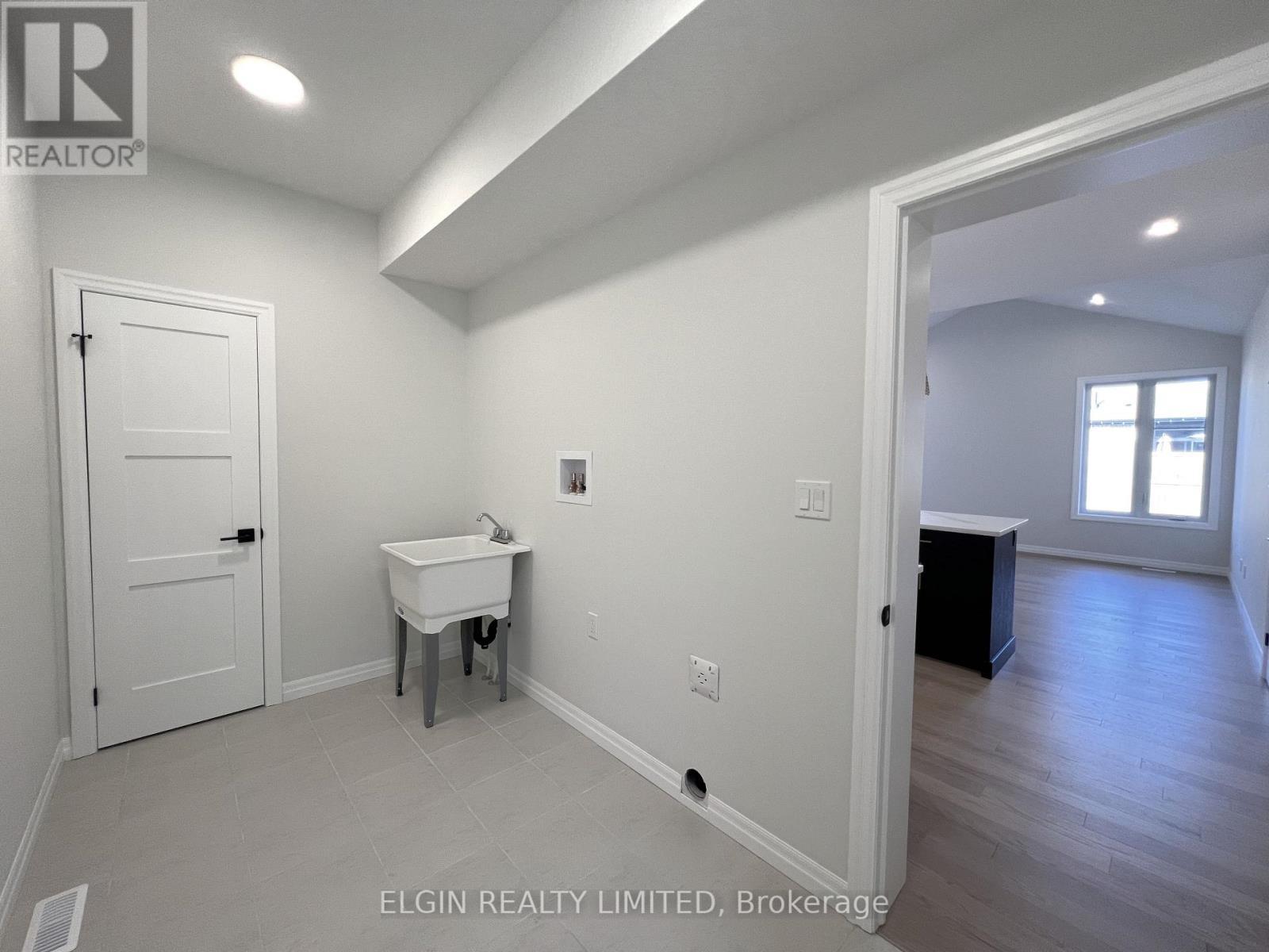 42201 Mcbain Line, Central Elgin, ON - Indoor Photo Showing Other Room