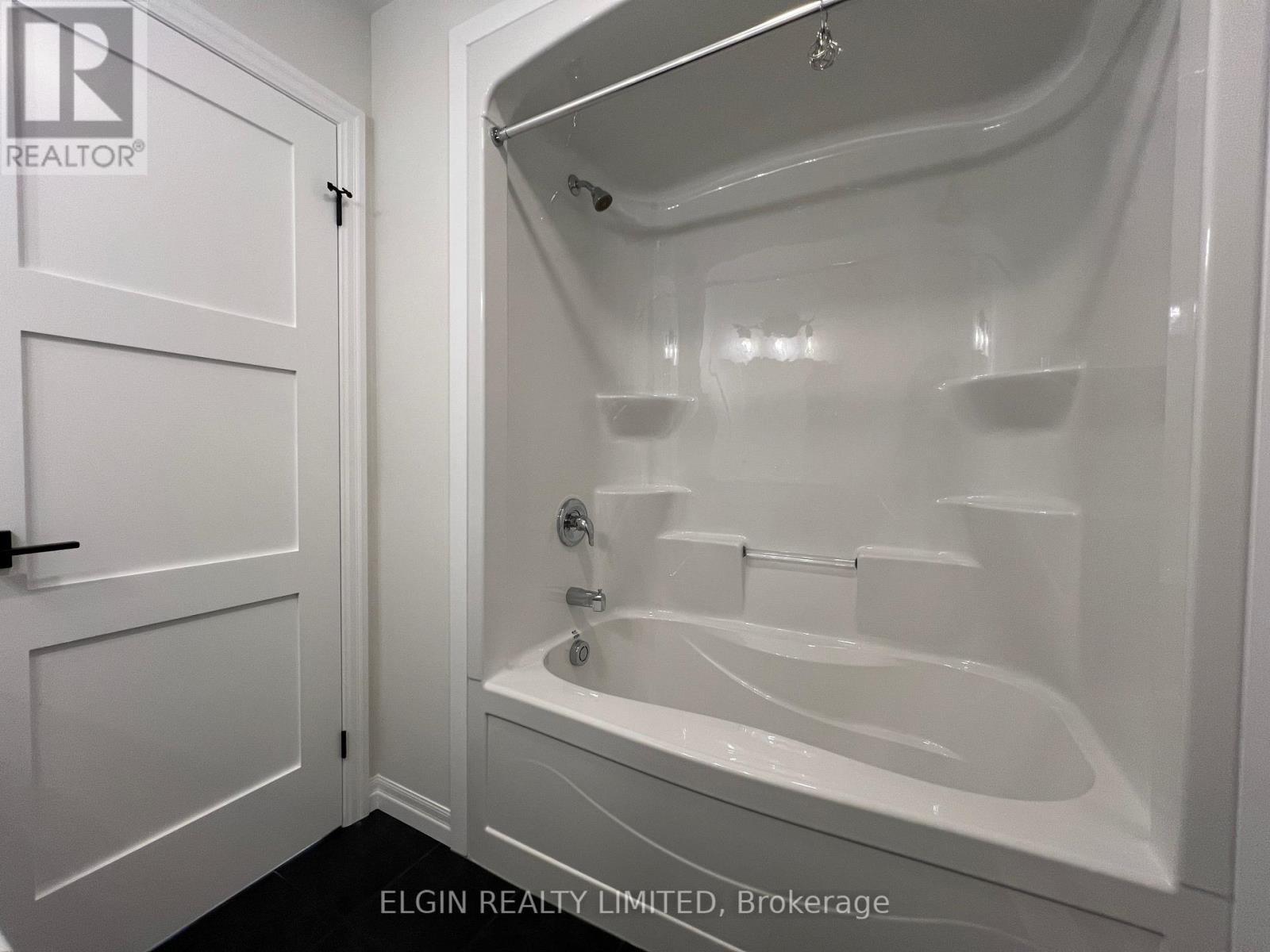 42201 Mcbain Line, Central Elgin, ON - Indoor Photo Showing Bathroom