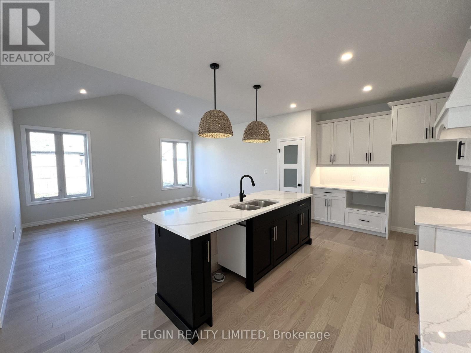 42201 Mcbain Line, Central Elgin, ON - Indoor Photo Showing Kitchen With Double Sink