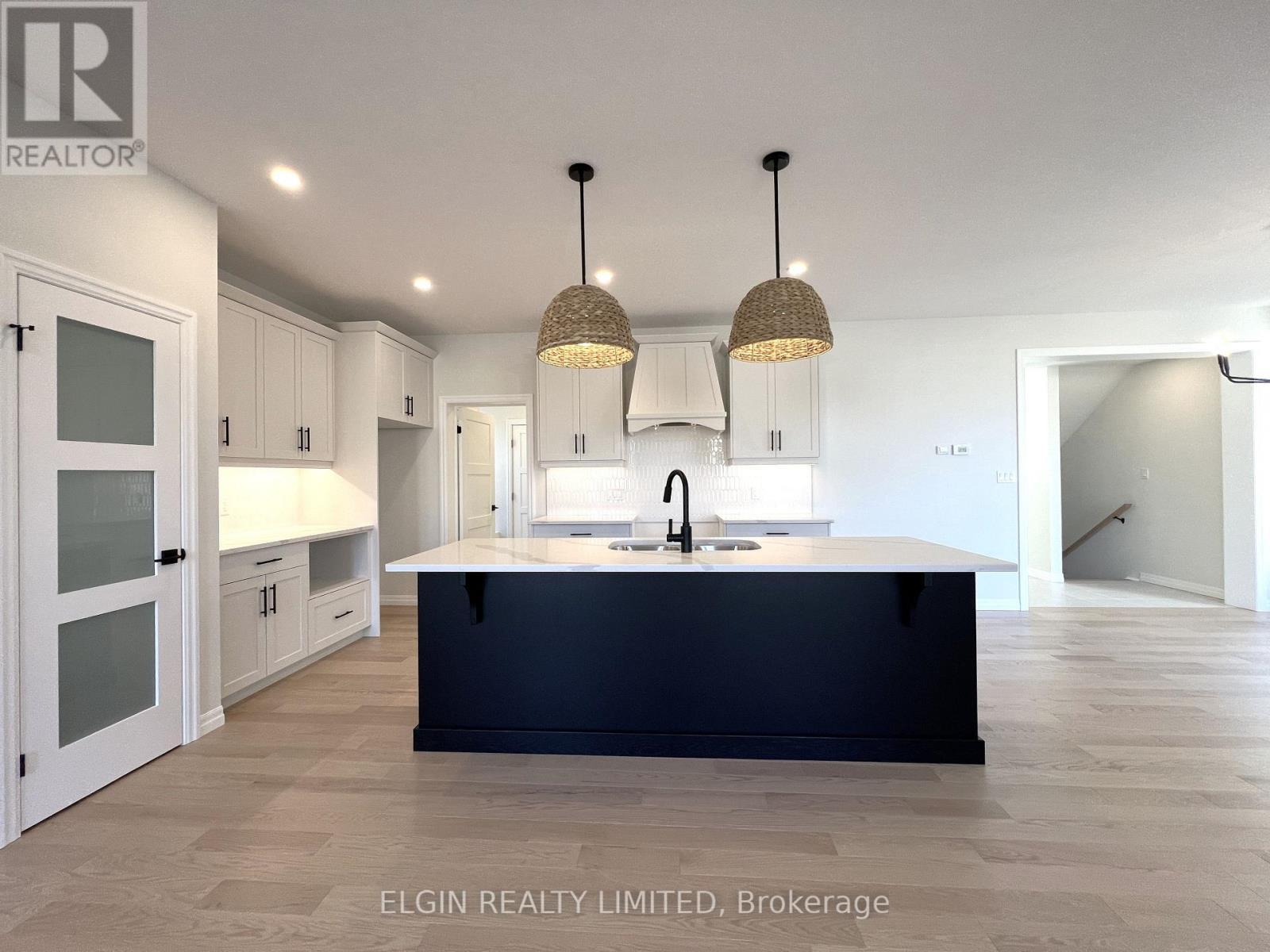 42201 Mcbain Line, Central Elgin, ON - Indoor Photo Showing Kitchen