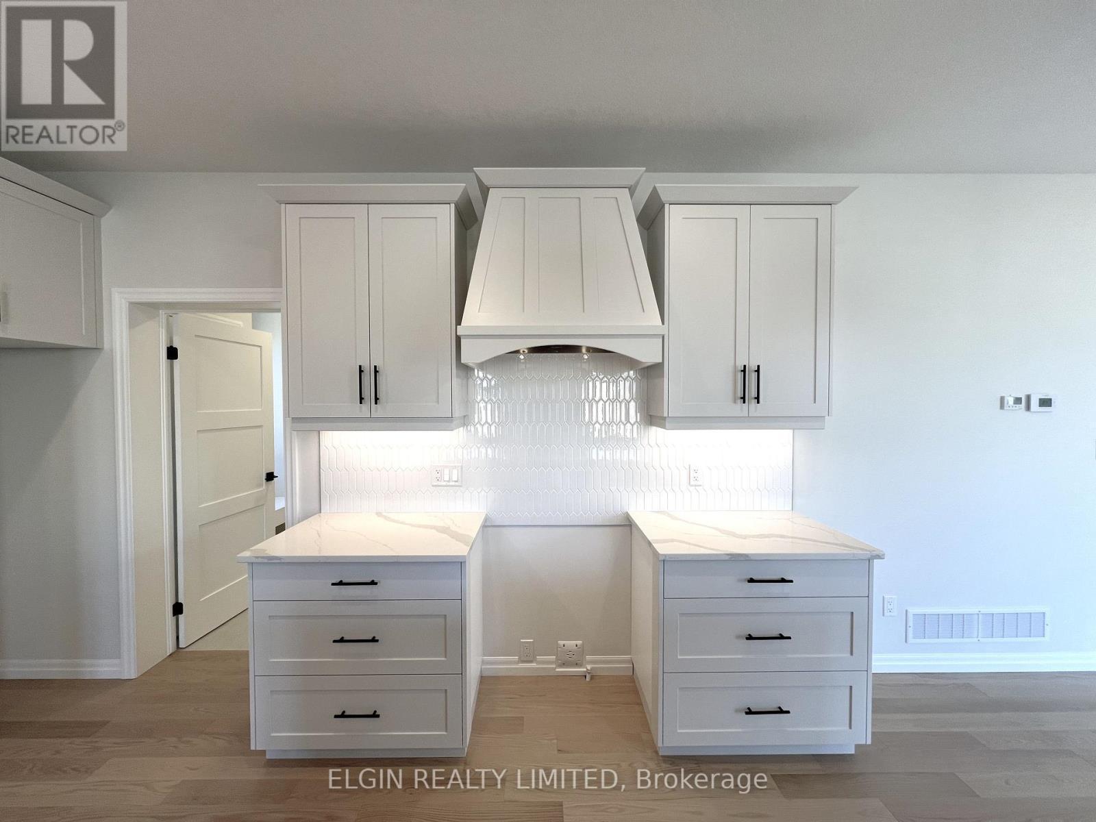 42201 Mcbain Line, Central Elgin, ON - Indoor Photo Showing Kitchen
