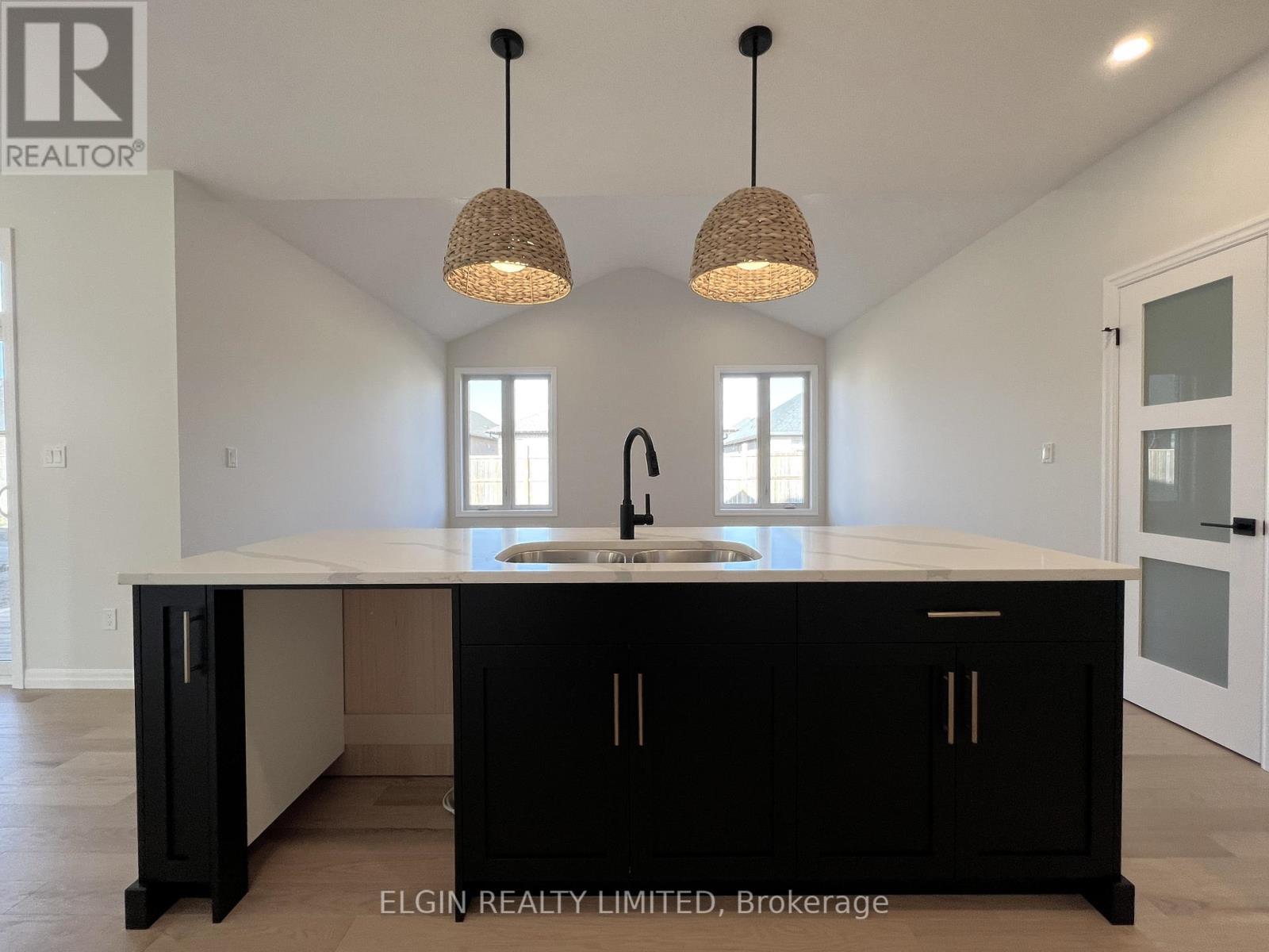 42201 Mcbain Line, Central Elgin, ON - Indoor Photo Showing Kitchen With Double Sink
