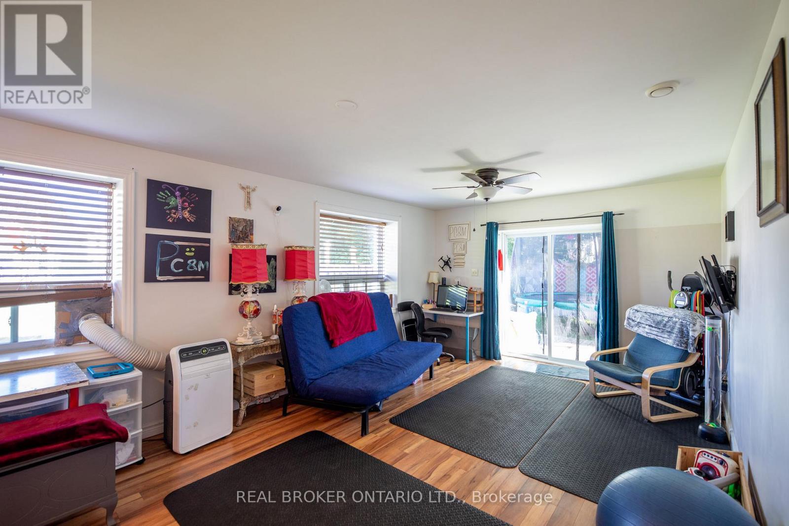 341 New Street, Edwardsburgh/Cardinal, ON - Indoor Photo Showing Living Room