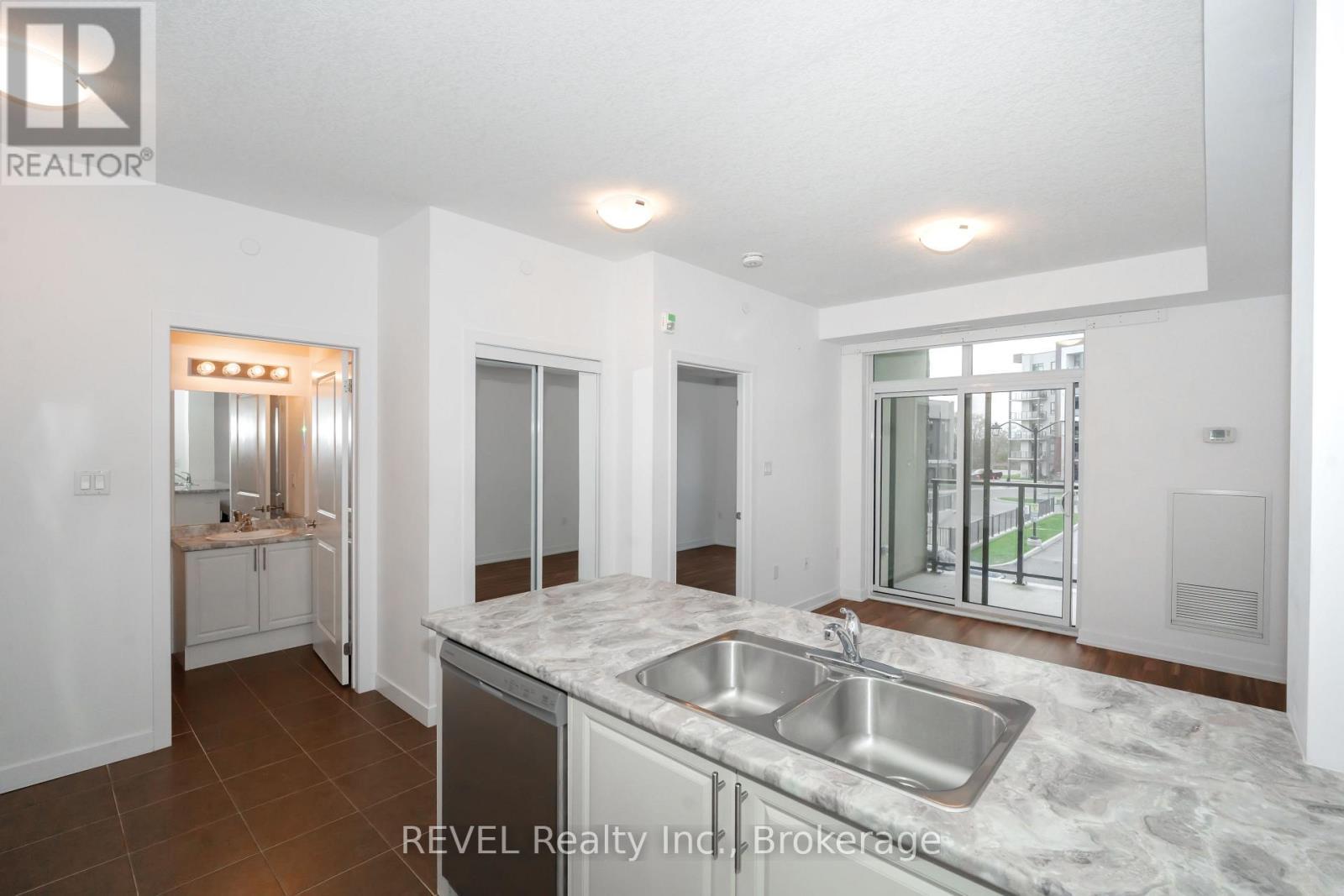 228 - 101 Shoreview Place, Hamilton (Lakeshore), ON - Indoor Photo Showing Kitchen With Double Sink