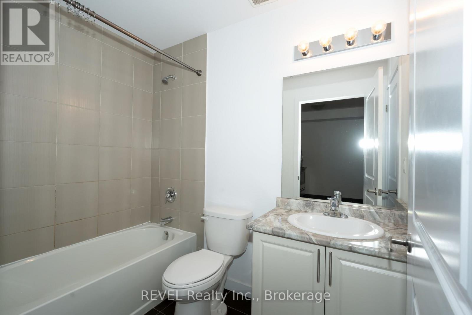 228 - 101 Shoreview Place, Hamilton (Lakeshore), ON - Indoor Photo Showing Bathroom