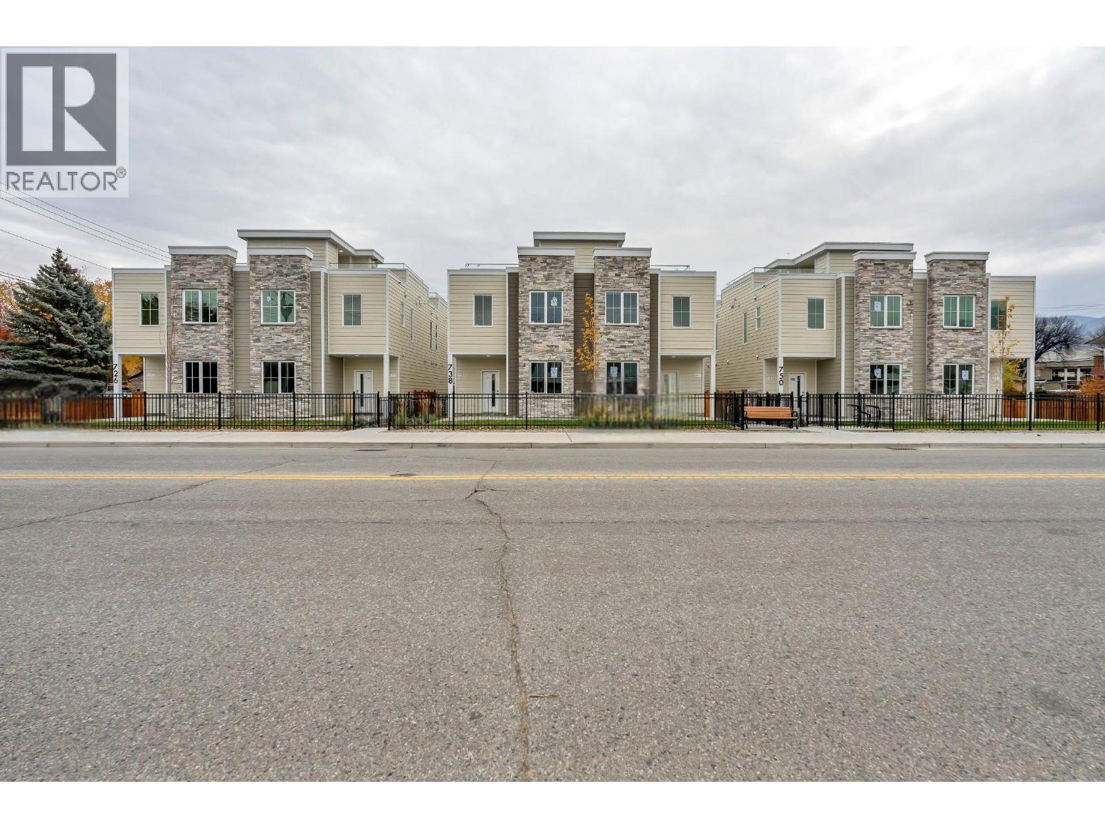 726 Westminster Avenue W Unit# 103, Penticton, BC - Outdoor