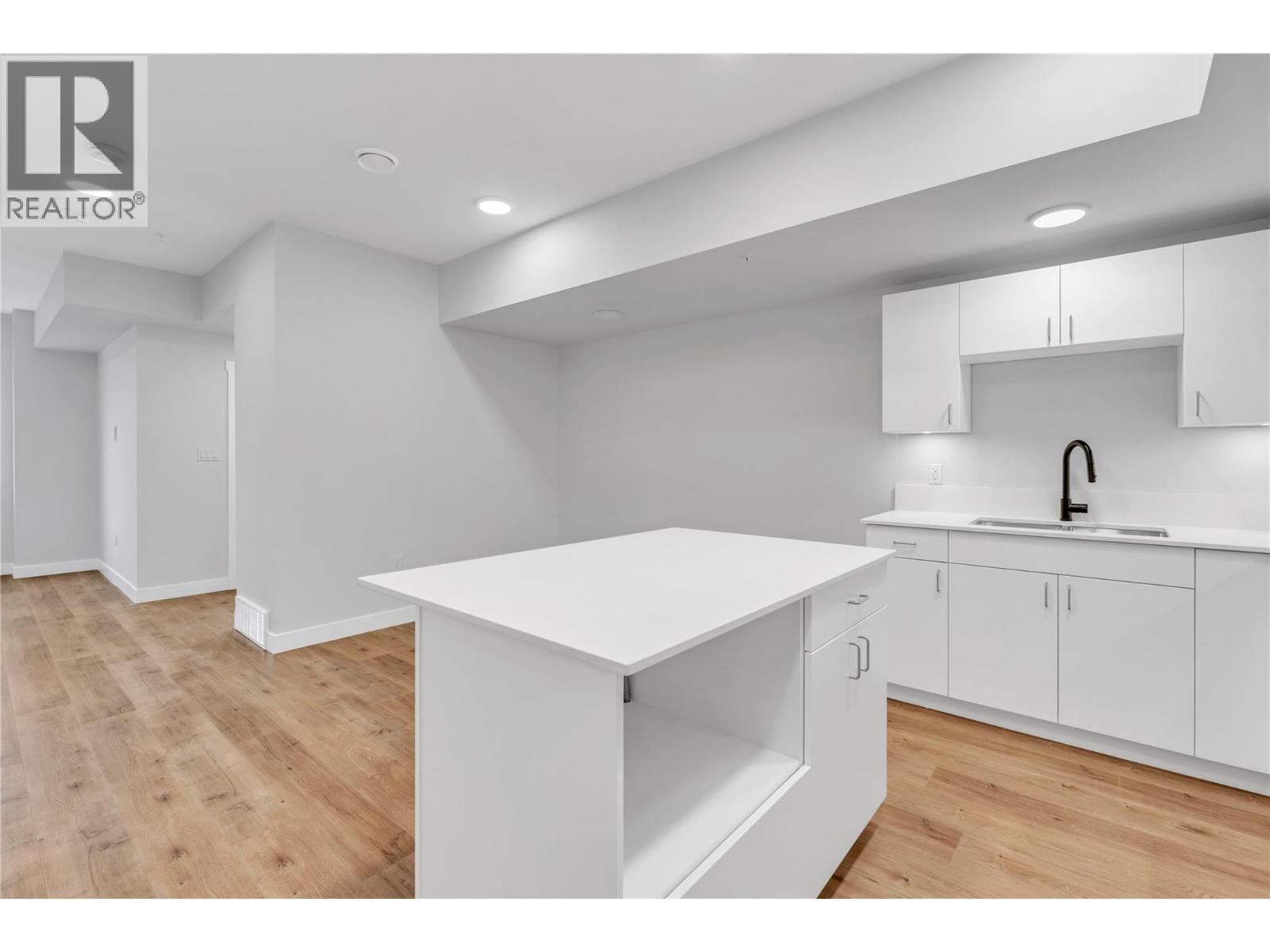 726 Westminster Avenue W Unit# 103, Penticton, BC - Indoor Photo Showing Kitchen