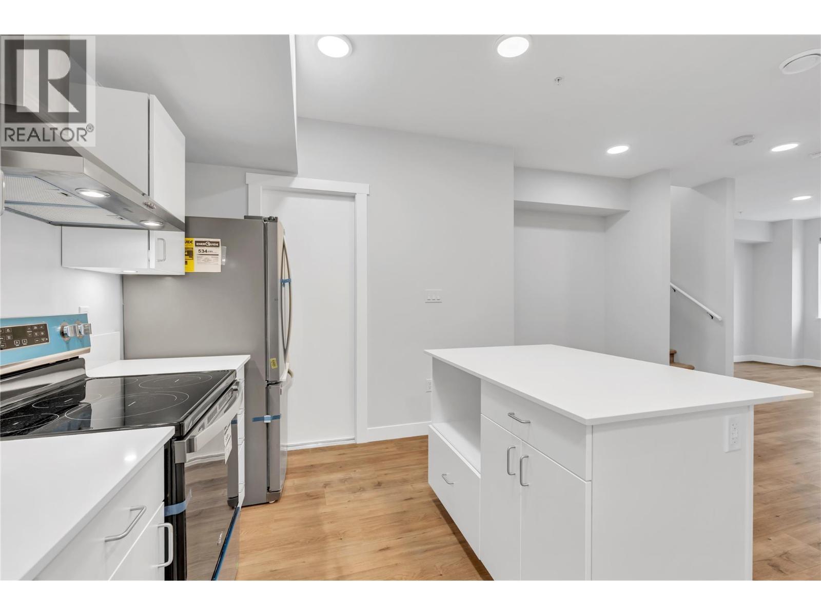 726 Westminster Avenue W Unit# 103, Penticton, BC - Indoor Photo Showing Kitchen