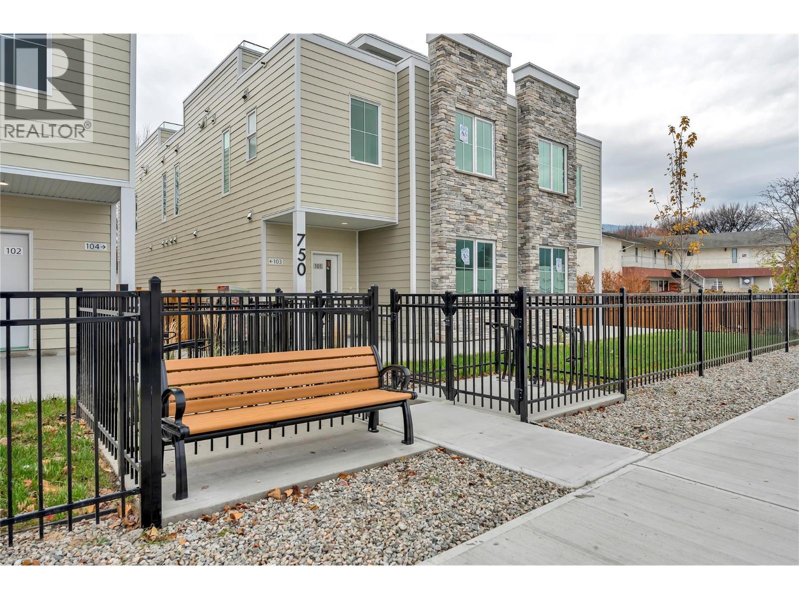 726 Westminster Avenue W Unit# 103, Penticton, BC - Outdoor