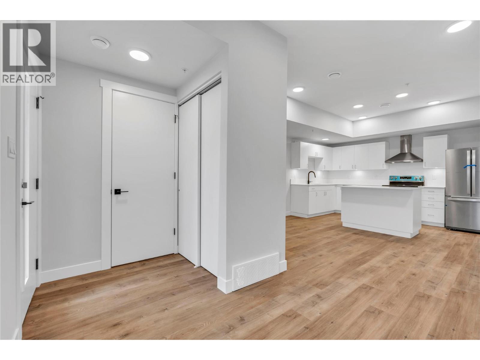 726 Westminster Avenue W Unit# 103, Penticton, BC - Indoor Photo Showing Kitchen