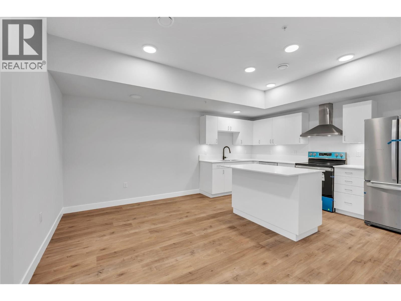 726 Westminster Avenue W Unit# 103, Penticton, BC - Indoor Photo Showing Kitchen