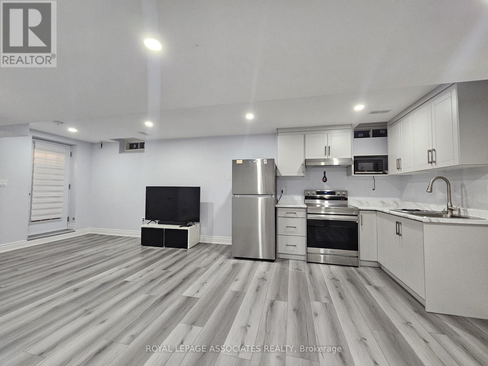 Bsmt - 131 Lloyd Sanderson Drive, Brampton, ON - Indoor Photo Showing Kitchen