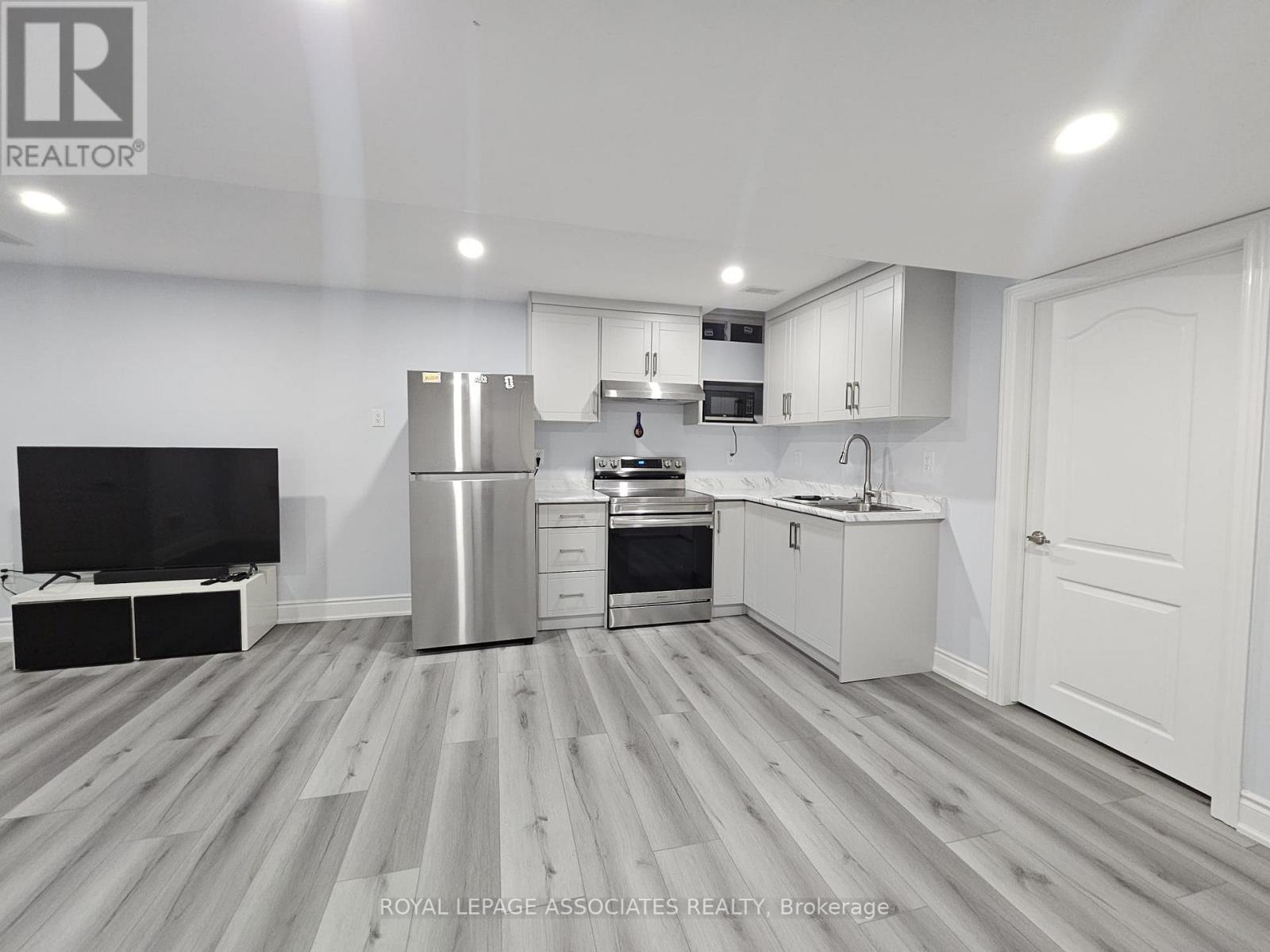 Bsmt - 131 Lloyd Sanderson Drive, Brampton, ON - Indoor Photo Showing Kitchen
