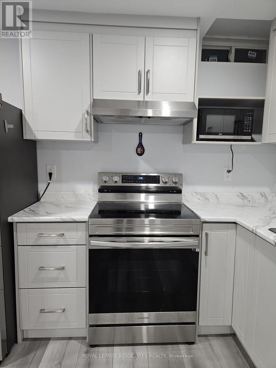 Bsmt - 131 Lloyd Sanderson Drive, Brampton, ON - Indoor Photo Showing Kitchen