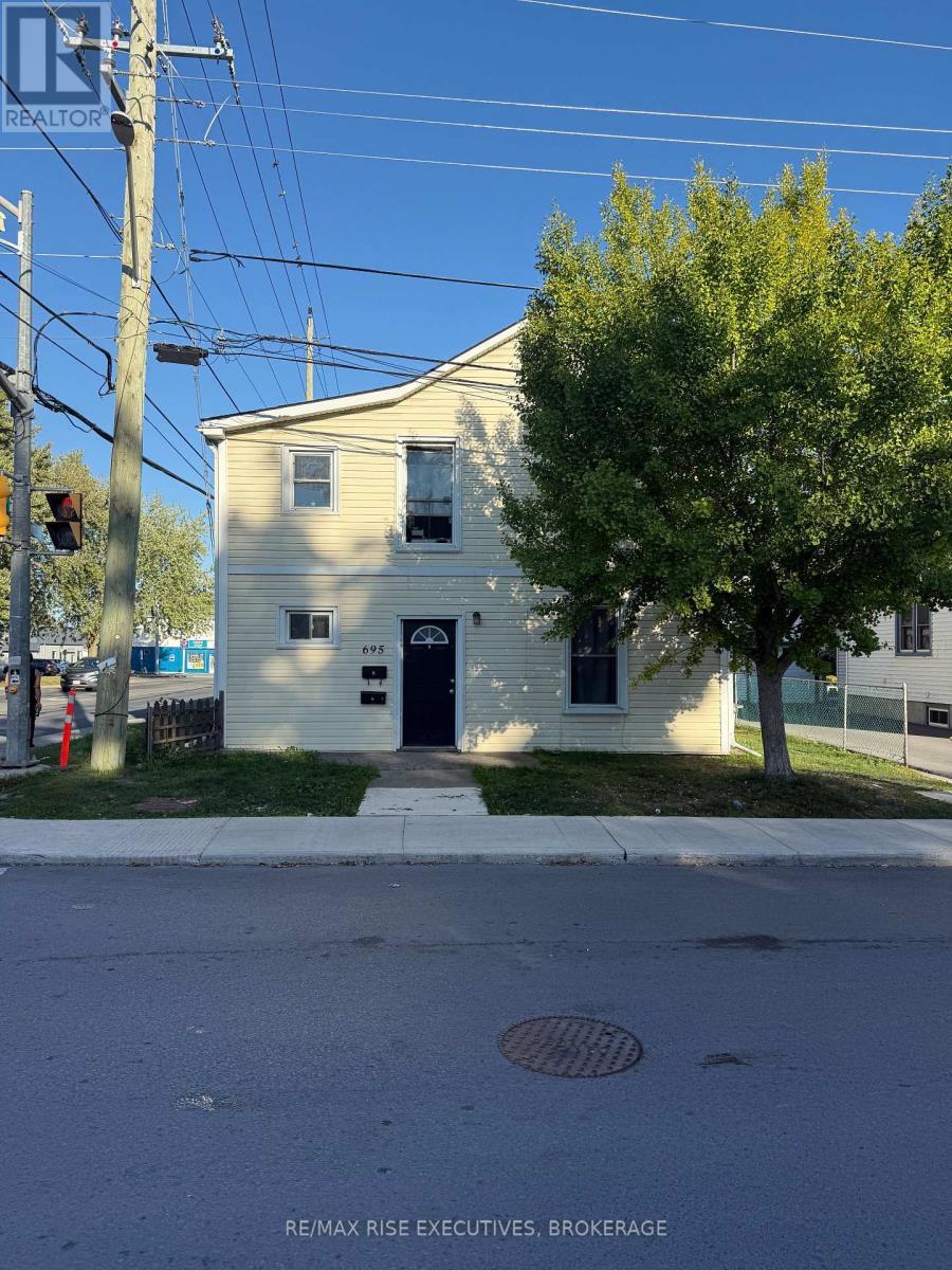 695 Victoria Street, Kingston (East Of Sir John A. Blvd), ON - Outdoor