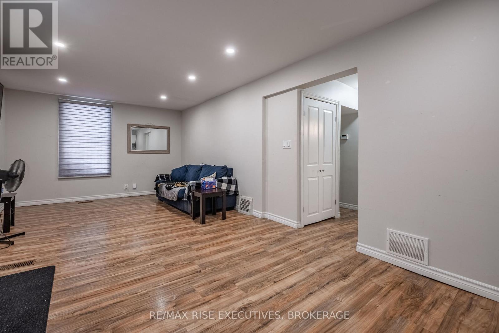 695 Victoria Street, Kingston (East Of Sir John A. Blvd), ON - Indoor