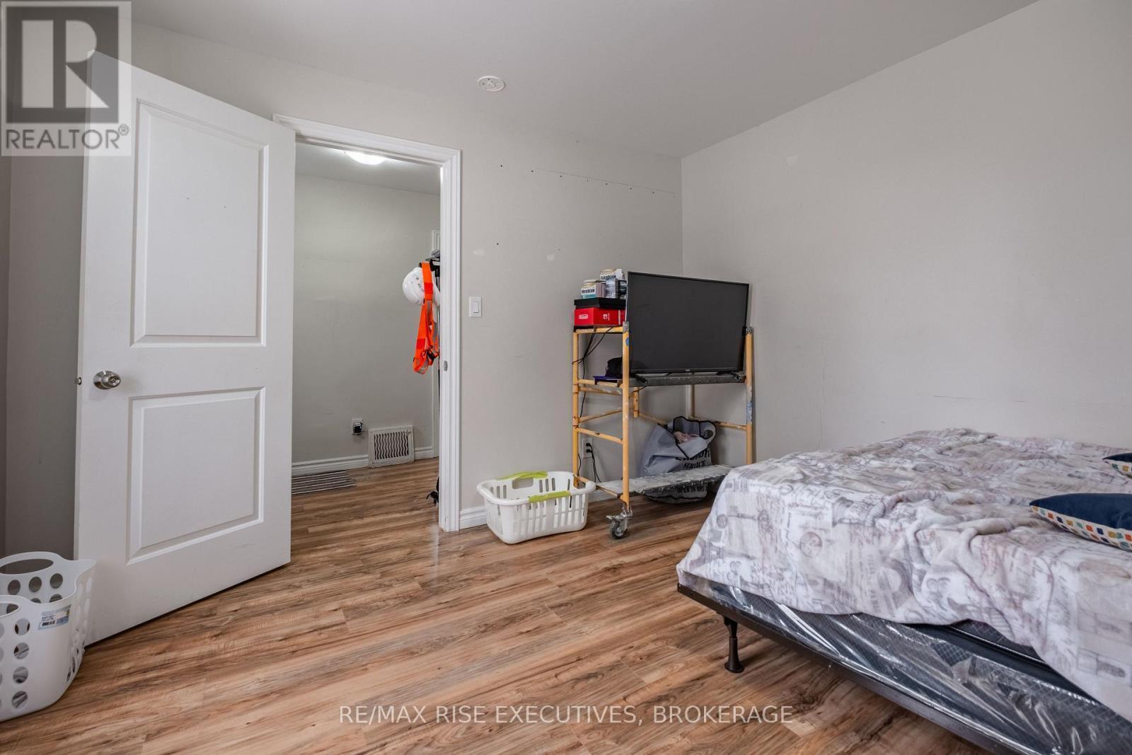695 Victoria Street, Kingston (East Of Sir John A. Blvd), ON - Indoor Photo Showing Bedroom
