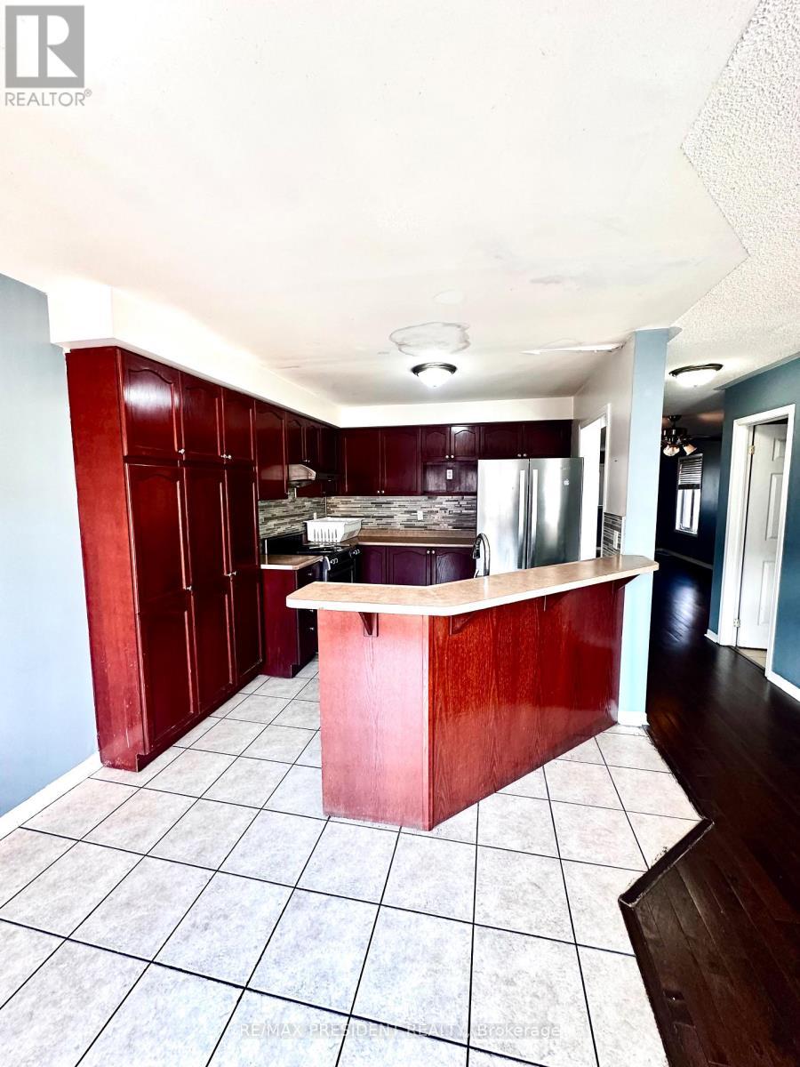 13 Rockgarden Trail N, Brampton, ON - Indoor Photo Showing Kitchen