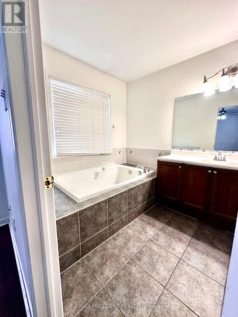 13 Rockgarden Trail N, Brampton, ON - Indoor Photo Showing Bathroom