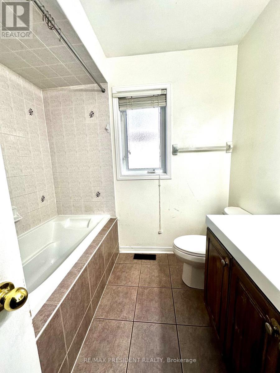 13 Rockgarden Trail N, Brampton, ON - Indoor Photo Showing Bathroom