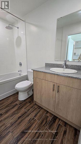 306B - 181 Elmira Road S, Guelph, ON - Indoor Photo Showing Bathroom