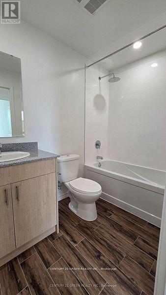 306B - 181 Elmira Road S, Guelph, ON - Indoor Photo Showing Bathroom