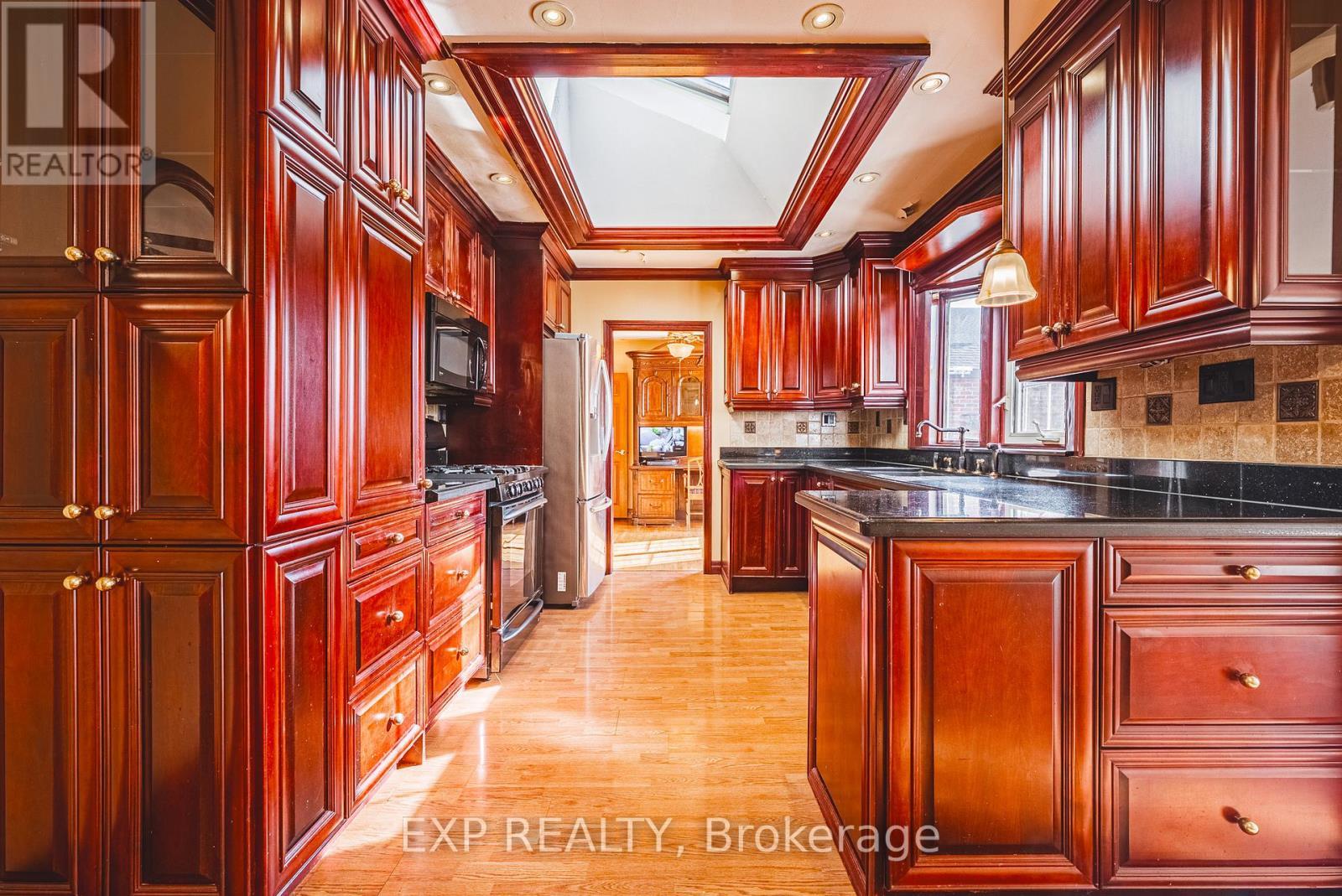 1164 Barton Street, Hamilton, ON - Indoor Photo Showing Kitchen