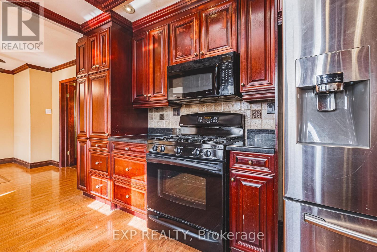 1164 Barton Street, Hamilton, ON - Indoor Photo Showing Kitchen