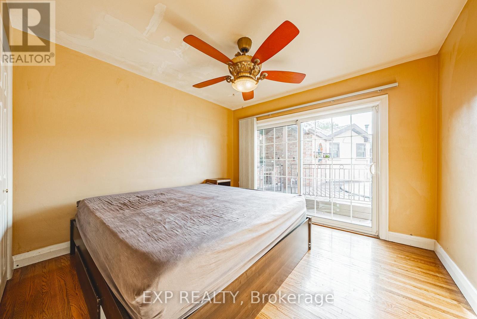 1164 Barton Street, Hamilton, ON - Indoor Photo Showing Bedroom