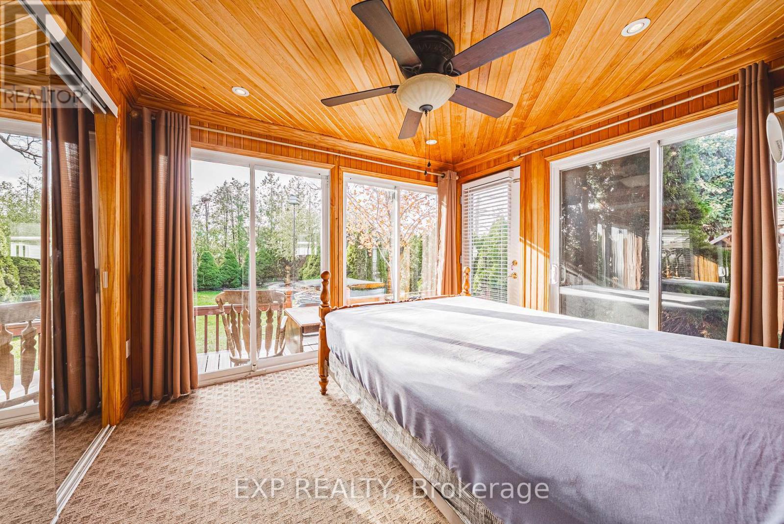 1164 Barton Street, Hamilton, ON - Indoor Photo Showing Bedroom