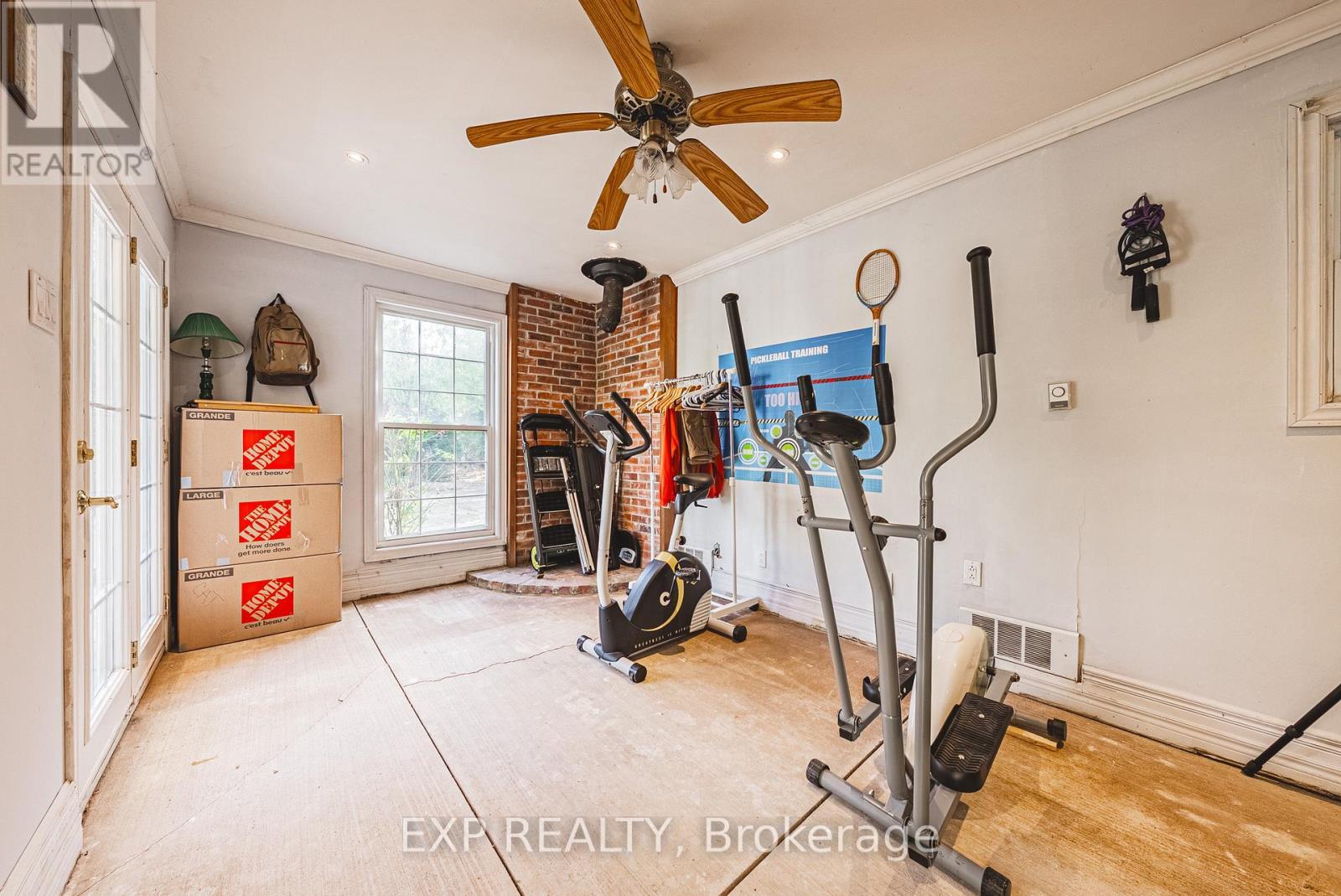 1164 Barton Street, Hamilton, ON - Indoor Photo Showing Gym Room