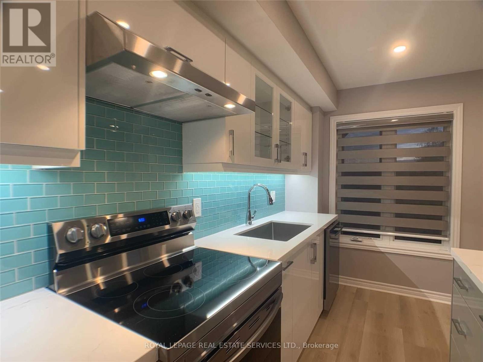 Bsmt - 54 Savino Drive, Brampton, ON - Indoor Photo Showing Kitchen With Upgraded Kitchen