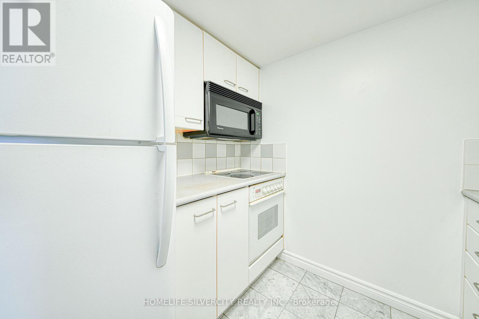 #2900 - 38 Elm Street, Toronto, ON - Indoor Photo Showing Kitchen