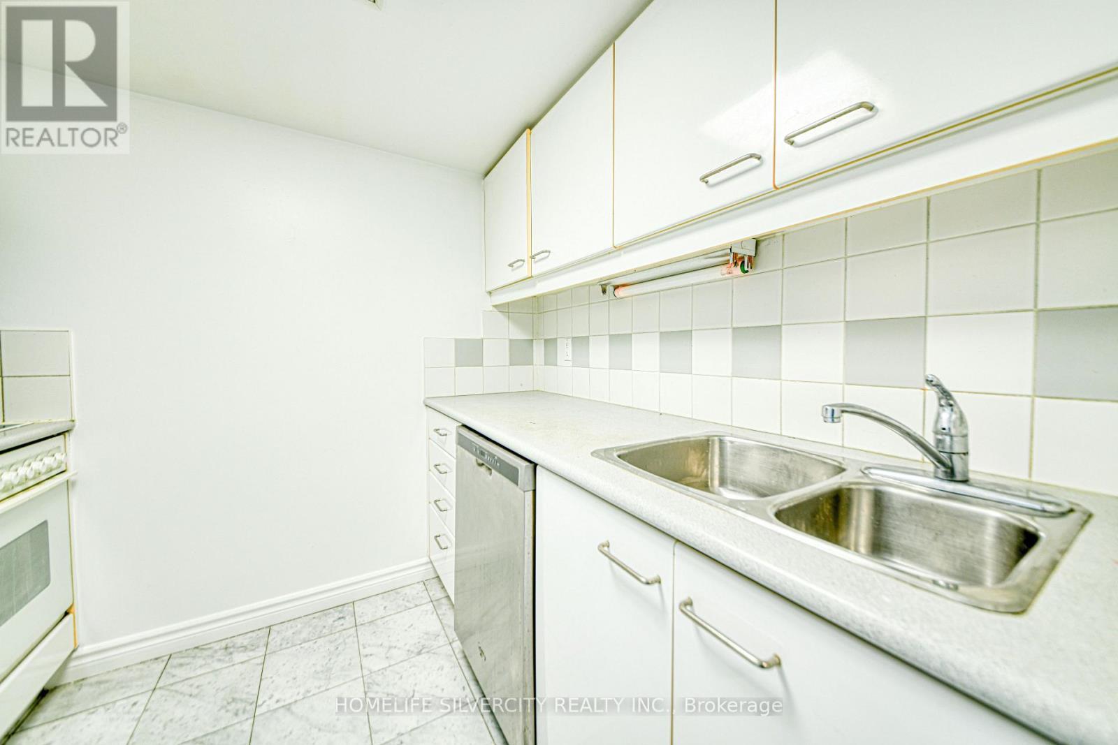 #2900 - 38 Elm Street, Toronto, ON - Indoor Photo Showing Kitchen With Double Sink