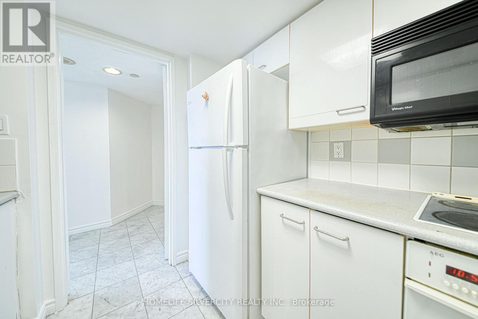 #2900 - 38 Elm Street, Toronto, ON - Indoor Photo Showing Kitchen