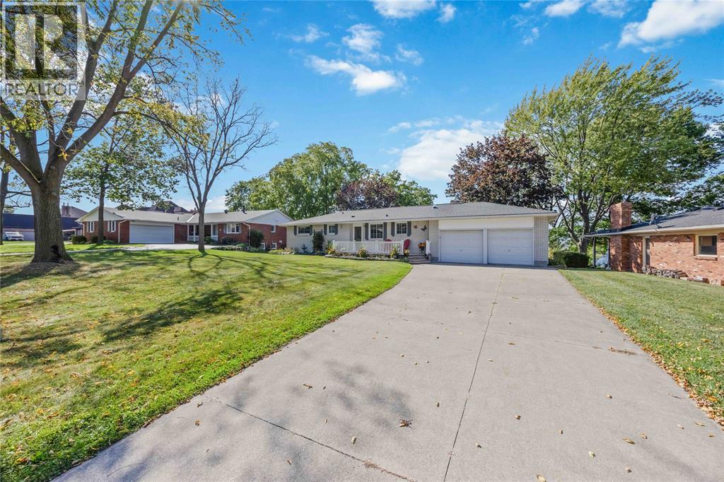 563 Riverside Drive, St Clair, ON - Outdoor